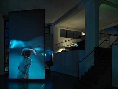 Blick in die Ausstellung im aut mit Installation "INTRA SPACE"