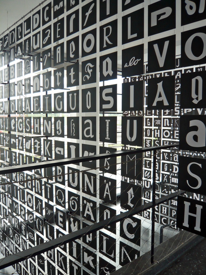 Installation "Alphabet Innsbruck" im aut, © aut