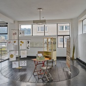 Blick in die Ausstellung "Von Gärten, Pflanzen und Menschen" im aut in Innsbruck