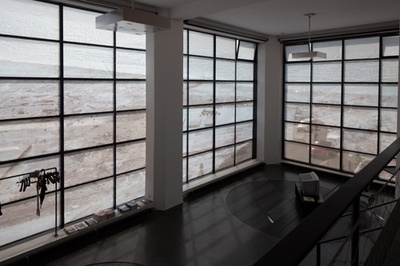 Blick in die Ausstellung "Dietmar Feichtinger: Wege und Orte" im aut