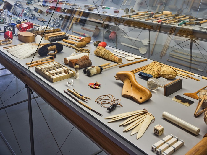 Blick in die Ausstellung "No Name Design" im aut