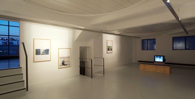 Blick in die Ausstellung "Harun Farocki, Antje Ehmann: Arbeitsverhältnisse" im aut.