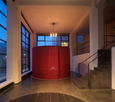 Blick in die Ausstellung im aut: Installation für "Eine Einstellung zur Arbeit"