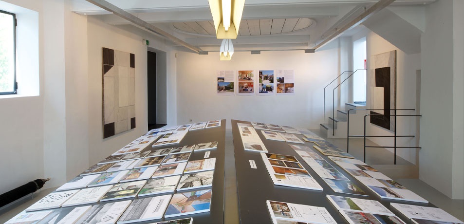 Blick in die Ausstellung im aut