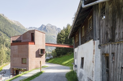 Tiroler Steinbockzentrum, St. Leonhard im Pitztal, 2016 – 2020 (Architektur: Rainer Köberl, Daniela Kröss)