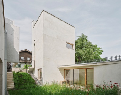 Gebäudegruppe mit Innenhof, Sanierung, Zubau und Neubau, Wörgl, 2021 – 2024 (Architektur: Antonius Lanzinger)