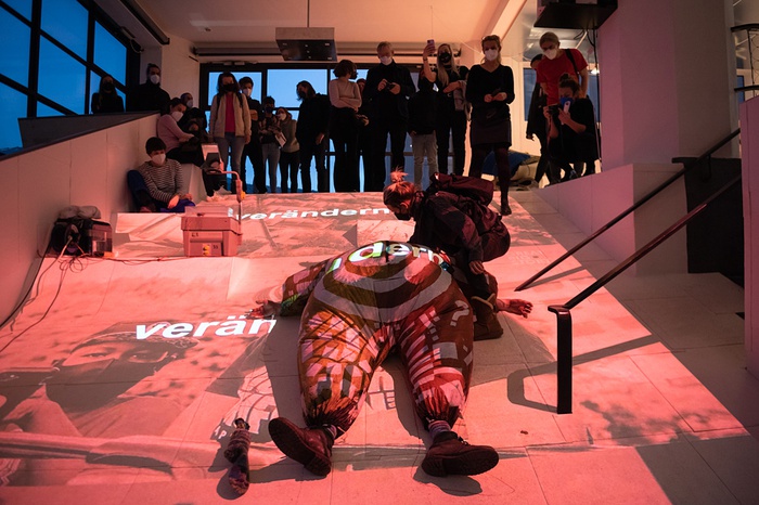 Performance "Peter Brandlmayr: ErÜffnung"