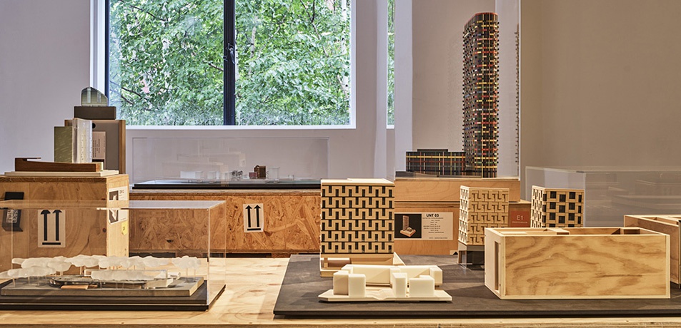 Blick in die Ausstellung "Open Box" – © Günter Richard Wett Blick in die Ausstellung "Open Box"