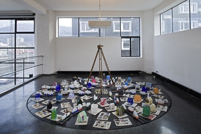 Blick in die Ausstellung "Thomas Eisl: Von Haus aus"