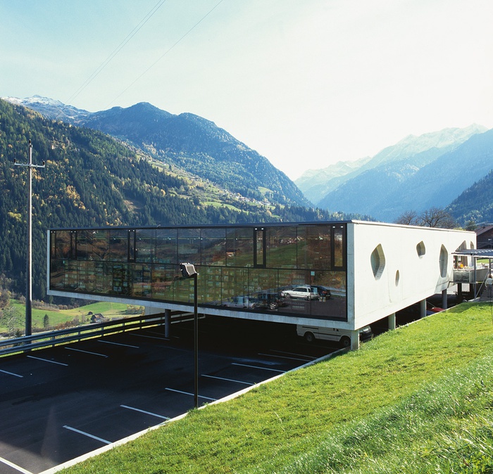 Auszeichnung des Landes Tirol für Neues Bauen 2002: MPREI Wenns, 2000-2001 (Architektur: Rainer Köberl, Astrid Tschapeller)