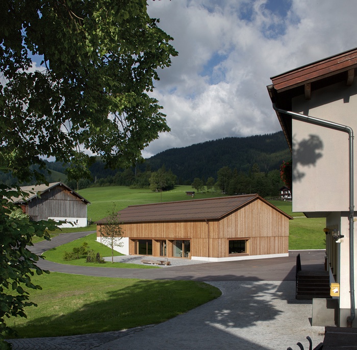 Anerkennung des Landes Tirol für Neues Bauen 2016: Dorfzentrum Steinberg am Rofan, 2013 - 2016 (Architektur: Bernardo Bader Architekten)