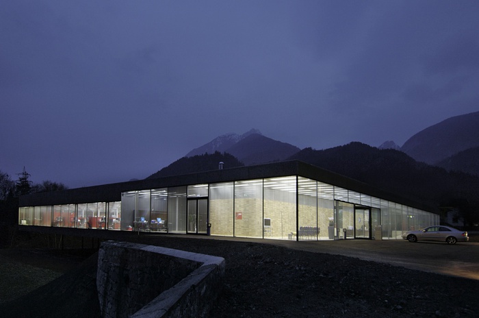 Anerkennung des Landes Tirol für Neues Bauen 2006: Travel Europe, Stans, 2004 (Architektur: Oskar Leo Kaufmann, Albert Rüf)