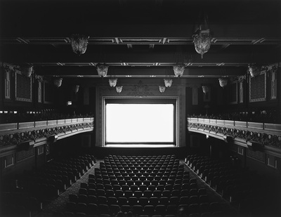 Hiroshi Sugimoto, Regency, San Francisco, 1992, Gelatin silver print, 119,4 x 149,2 cm, Courtesy of the artist and Marian Goodman Gallery Hiroshi Sugimoto, Regency, San Francisco, 1992, Gelatin silver print, 119,4 x 149,2 cm, Courtesy of the artist and Marian Goodman Gallery