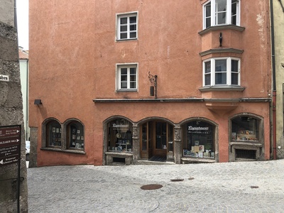 Ehem. Buchhandlung Moser, Hall in Tirol (1919 umgebaut von Lois Welzenbacher) – © Rainer Köberl Ehem. Buchhandlung Moser, Hall in Tirol (1919 umgebaut von Lois Welzenbacher)