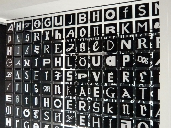 Installation "Alphabet Innsbruck" im aut, © aut