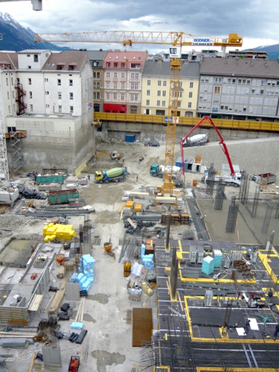 Architektur in Bewegung – Kranfahrten im Herzen der Stadt. Auf der Baustelle des Neuen Kaufhaus Tyrol von David Chipperfield Architects © aut. architektur und tirol
