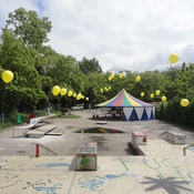 Kinderprogramm und Abschlussfest am Standort der zukünftigen Kunst- und Architekturschule bilding im Rapoldipark in Innsbruck