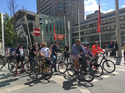 "Vom Regentropfen zur Kläranlage" - IKB-Fahrrad-Tour zu Orten der Energie und Versorgung