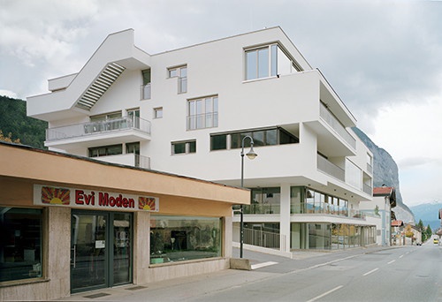 Wohn- und Geschäftshaus, Zirl