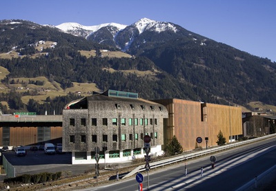 Headquarter Binder Holz, Fügen
